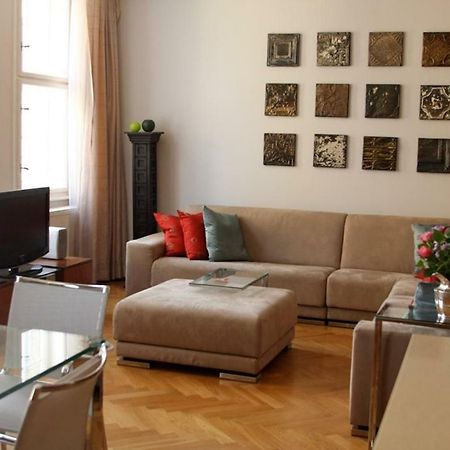 Spacious Elegance In The Heart Of Old Town Prague Luaran gambar