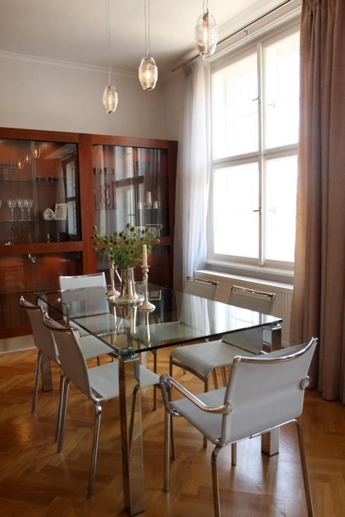 Spacious Elegance In The Heart Of Old Town Prague Luaran gambar