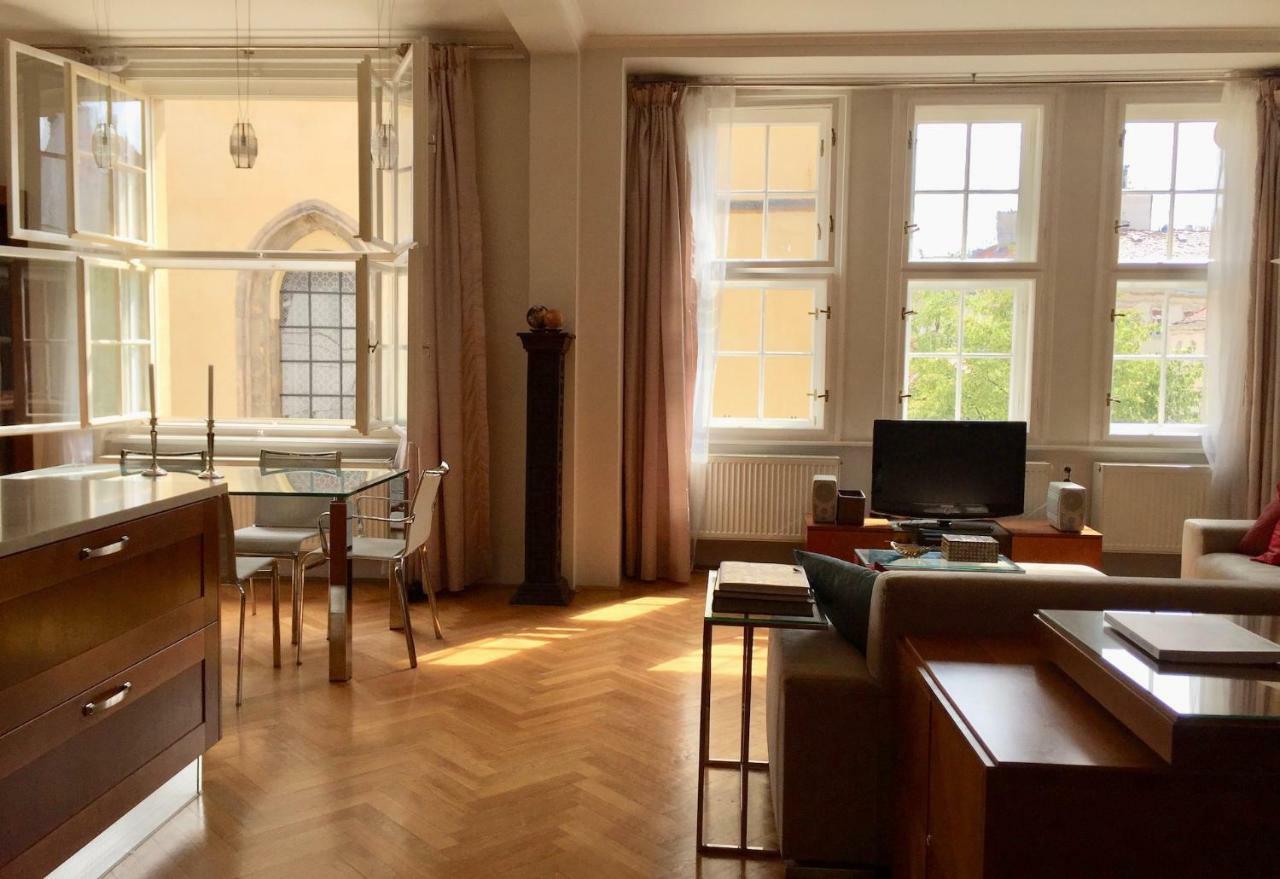Spacious Elegance In The Heart Of Old Town Prague Luaran gambar