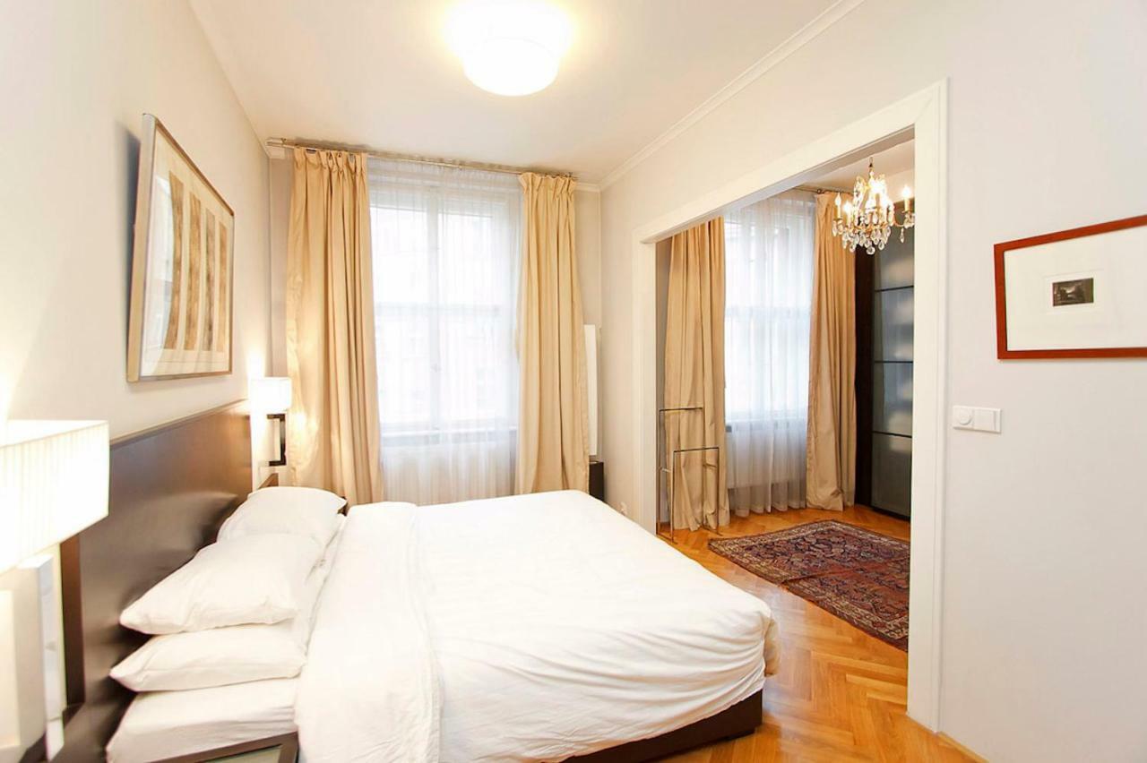 Spacious Elegance In The Heart Of Old Town Prague Luaran gambar